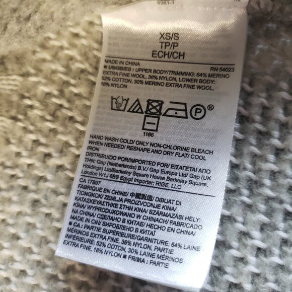 Cozy Soft Grey Banana Republic Sweater Wrap Cardigan Style Snug - Picture 10 of 16